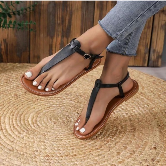 NWT Amazon Essentials Women's Flat Flip Flops W Arch Support & Cushioning Size 9 - Picture 2 of 11